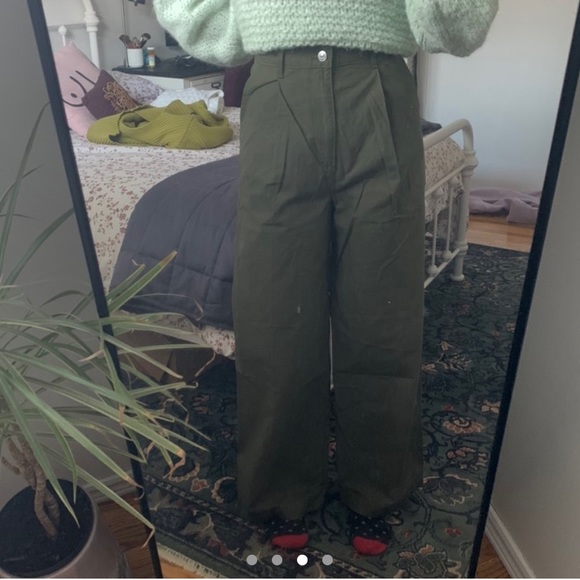 Levi's High Loose Cargo Pants - Picture 3 of 6